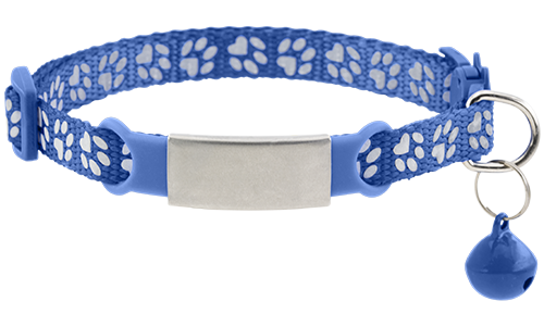Collier pour chat avec fermoir de sécurité bleu à motifs pattes, plaque argentée gravée personnalisable et taille réglable.