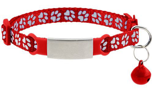 Collier pour chat avec fermoir de sécurité rouge à motifs pattes, plaque argentée gravée personnalisable et taille réglable.