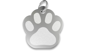 Médaille chat argentée en forme de patte, en aluminium avec anneau brisé. Personnalisable et gravable avec son nom.
